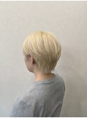 抜きっぱなしブロンド×ナチュラルショート