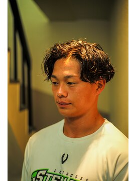 オモテサンドウ バーバー(OMOTESANDO BARBER) フェザーパーマ + ツーブロック