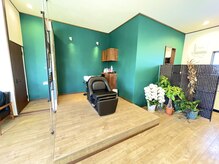 DALIRA【ダリラ】の雰囲気(落ち着けるシャンプー台で極上の癒し。綺麗に汚れを落とします♪)