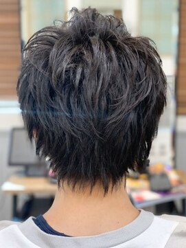 ミーティア バイ クアトロ(Meteor By QUATRO) 黒髪×束感ショート