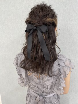 プラーグ ヘアー(Prague Hair) ハーフアップ