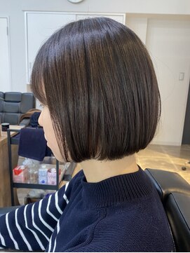 サロン 紫花  大人気ヘア × ミニボブ