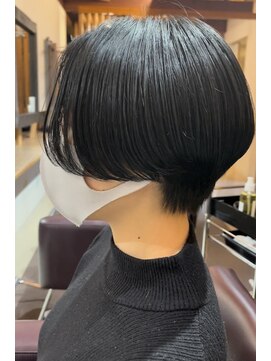 コモド(COMODO) 2022春夏!!暗髪のナチュラルショート!