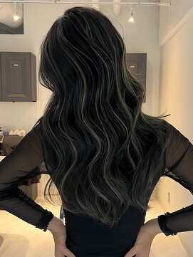 ヨロ 小岩(YOLO) ミルクティーグレージュハイライトケアブリーチレイヤーカット