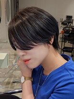 ストレータ バイ マリオ(Strata by mario)&nbsp;くびレイヤーエモージュ斜めバングイメチェンハンサムショート