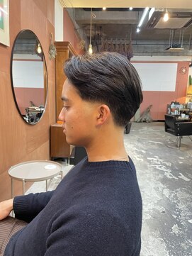 チャプター 問屋町(chapter) ローフェードセンターパートテーパーフェードニュアンスパーマ