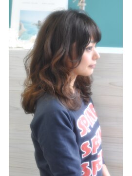 クラン(clan) clan<大人可愛い耳かけハイトーン黒髪ミディ>