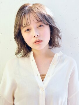 ビーチ(BEACH) 切りっぱなしボブニュアンスウェーブくびれヘアカーキベージュ