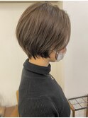 アッシュグレーで柔らかさを☆丸み大人ショートボブ