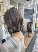 柔らかくすみベージュ×肩上ショートパーマボブ10代20代立体感