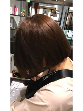 ニーゼロゼロナナ(2007) 前下がりボブ