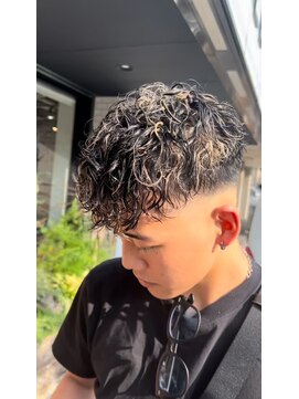 スペックホルダー(Spec Holder) スペインカール　フェードカット　ツイストスパイラルパーマ