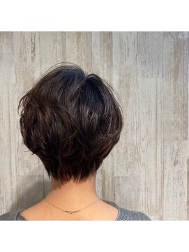 コンフェティ ひまわり高橋店(Confetti) ショートボブ