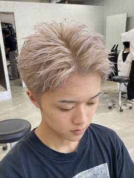 エデアンルクラ 下通(EDEAN Leclat) 熊本メンズカラー ハイトーン スパイキー ミルクティー