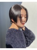 丸みショート前下がりセンターパートハンサムくびれショート