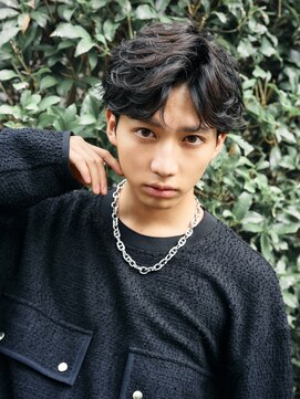 エムスラッシュ 本牧(M.SLASH) フェザーパーマ/毛流れパーマ/メンズ/センターパート/黒髪/本牧