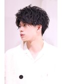 横顔も決まる ソフトツイストスパイラル黒髪 前下がりマッシュ