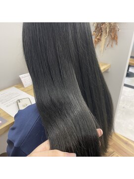 リジー(Litzy) ブルーブラックカラー【三國麗奈】