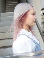 プネル(punel)&nbsp;ウルフレイヤーウルフカットケアブリーチ佐藤インナーピンク