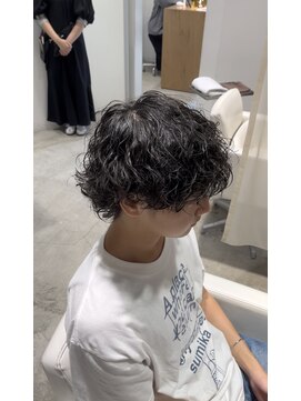 ミリ(milli Produce by ITAKURA) 波巻きツイストスパイラルパーマ