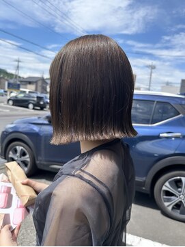 ストロベリーR. 透明感たっぷりオリーブグレージュ