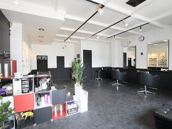 ワン スワッグ(1 SWAG)の写真/【岐阜/黒野】初めての美容室や大型サロンが苦手な方でも悩みを自然と打ち明けられ通い続けたくなる1.SWAG