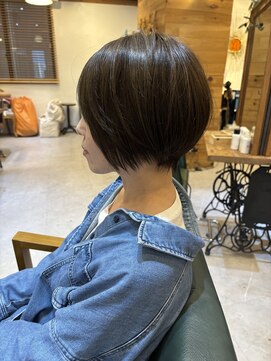 チリンバイロストシティー(Chillin by LOSTCITY) くびれショートボブ