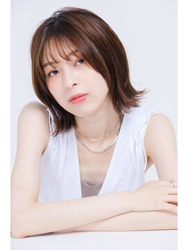 大人抜け感　ふんわり外ハネロブ