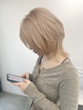 ハイレイヤーウルフパールベージュブリーチ＆ダブルカラー横浜駅