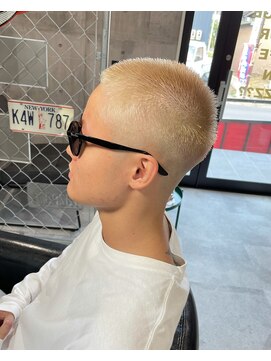 ダズ(Dazz) Justin Bieber風金髪坊主