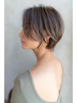 メゾンバイハバナ(maison by HAVANA) 大人かわいいフェザーバングカーキグレージュミディアムウルフ