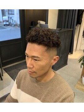 クフィア メンズヘアカンポ なんば日本橋店(CUFFIA MEN'S HAIR CAMPO) ＜メンズ＞スキンフェード　パーマスタイル/ベリーショート
