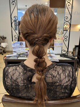 アッシュ アーティスティック スタジオ オブ ヘア(Ash artistic studio of hair) 編み下ろしヘアセット