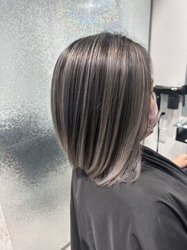 アオ(AO) バレイヤージュ×グレージュ