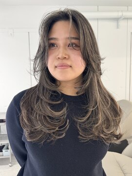 ノラ ウメダ(NORA UMEDA) レイヤーカット地毛ハイライト西海岸海外風カーテンバング