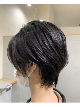 アンビエンテ(ambiente) 30代~大人ショートレイヤー 小顔、首元スッキリ