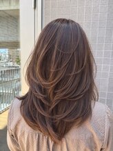 シキオリ(SHIKIORI)&nbsp;軽さもまとまりも叶えられるレイヤースタイル！