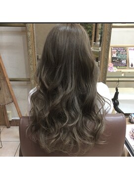 ウィルゴ(VIRGO) ハイライトを使った外国人風アッシュグレージュ