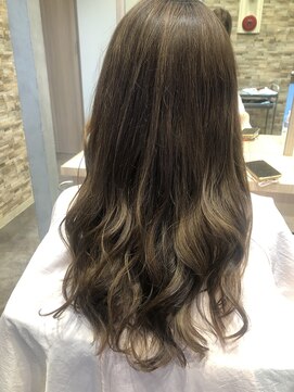 ビースリー ロア 冬のイルミナカラー