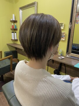 ピンクベルベット(PINKVELVET) ハンサムショート◎カーキベージュ