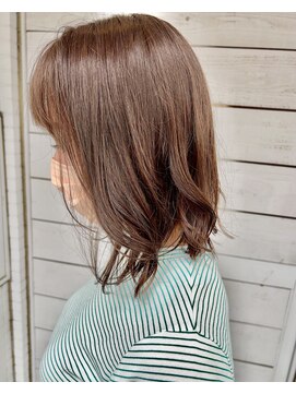 パロ アルト(Palo Alto) ミディアムボブ×スモーキーベージュ