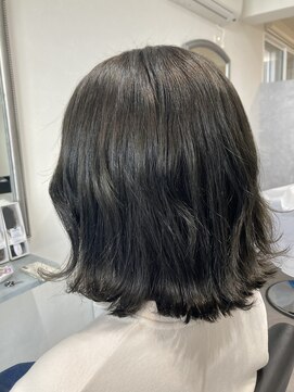 ガーベラ(gerbera) オリーブアッシュ×切りっぱなしボブ