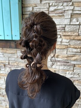 ヘア ミーツ ドレス プレローマ(HAIR meets dress pleroma) ぽこぽこポニーテール