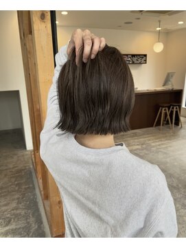 ビーヒアナウ 野々市市役所前店(BE HERE NOW N゜04) 白髪ぼかしハイライト