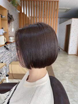 レフアヘアーガーデン(Lehua Hair Garden) 大人のミニボブ×アッシュブラウンカラー
