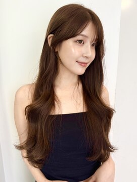 ローネス(LONESS) 柔らかさのあるブラウンベージュ【表参道/青山】