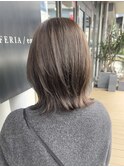 グレージュ外ハネレイヤーボブ