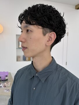 スヴニール(souvenir) メンズパーマ　ニュアンスパーマ　フェザーショート