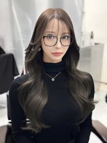 ロムーク 表参道(LOMKH)&nbsp;小顔ロングレイヤーカット顔周り冬グレージュカラー透明感カラー