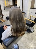 セミロング×グレージュ